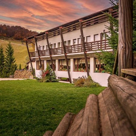 Casa Muntelui Hotel Фундата Екстериор снимка