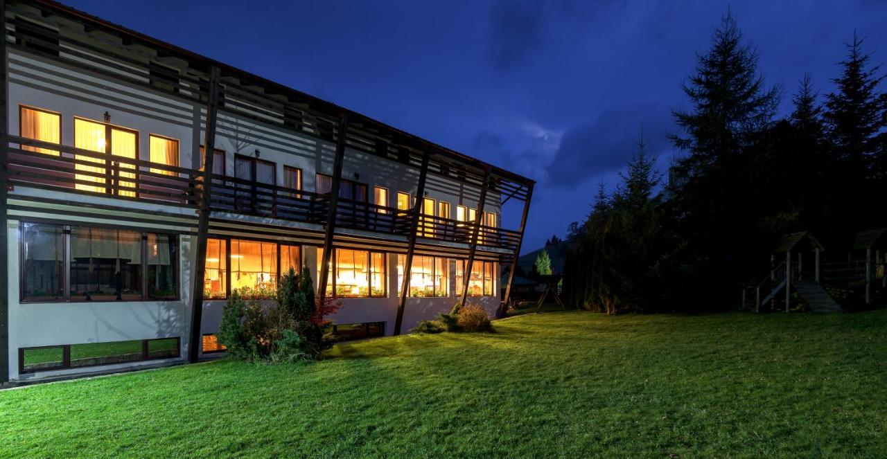Casa Muntelui Hotel Фундата Екстериор снимка