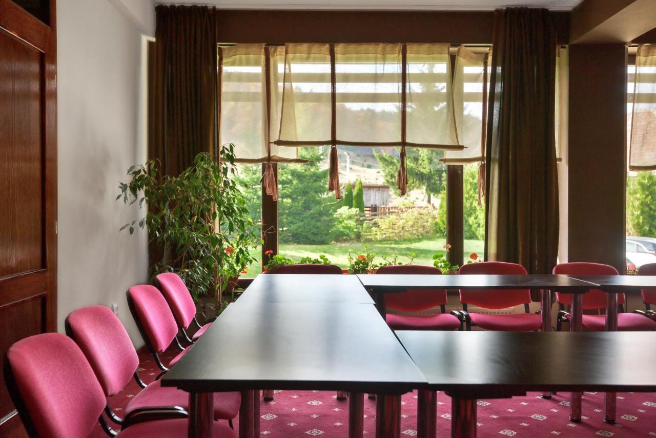Casa Muntelui Hotel Фундата Екстериор снимка