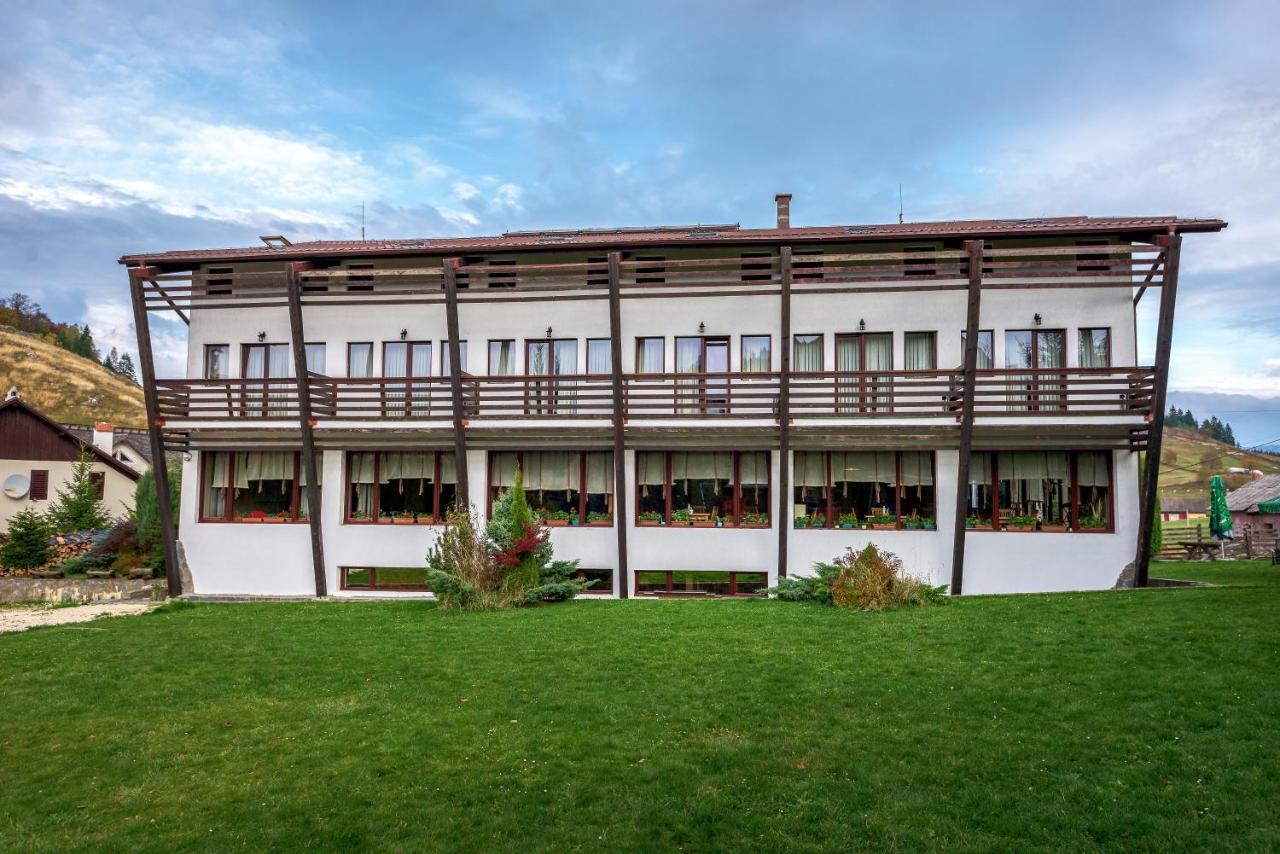 Casa Muntelui Hotel Фундата Екстериор снимка